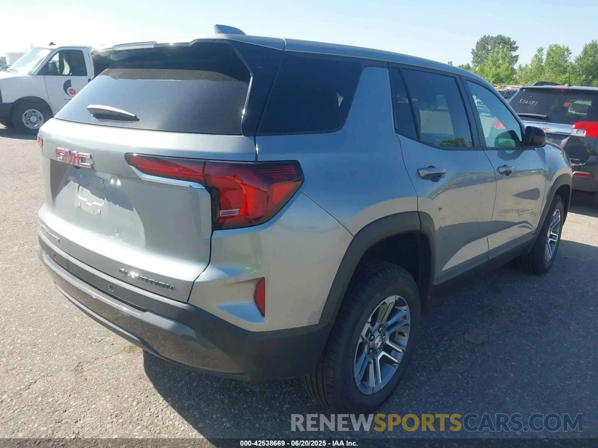 4 Photograph of a damaged car 3GKALUEG3SL310422 GMC TERRAIN 2025