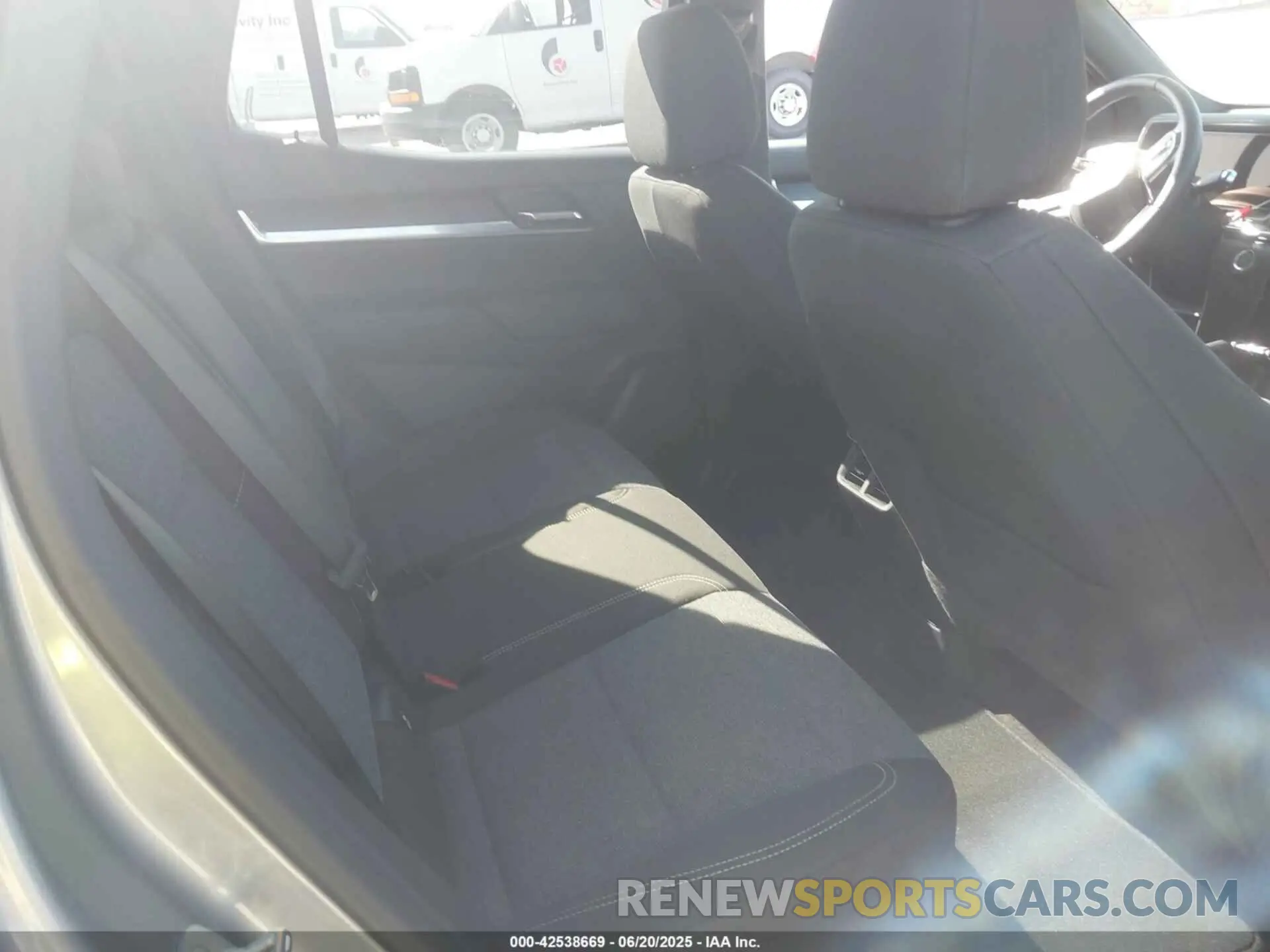 8 Photograph of a damaged car 3GKALUEG3SL310422 GMC TERRAIN 2025