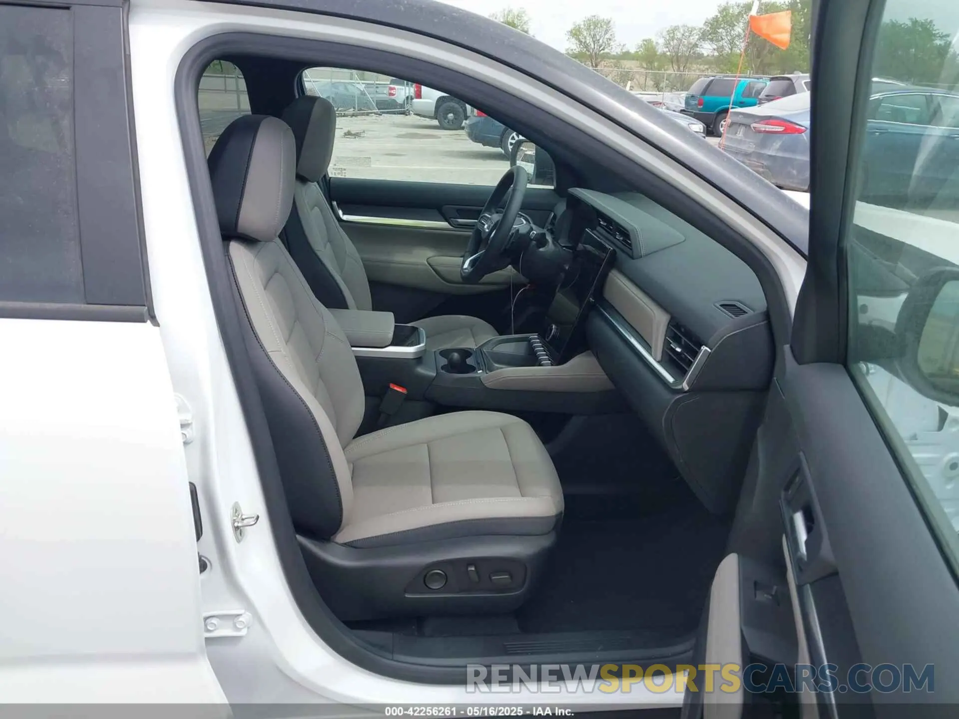 5 Фотография поврежденного автомобиля 3GKALUEG8SL300808 GMC TERRAIN 2025