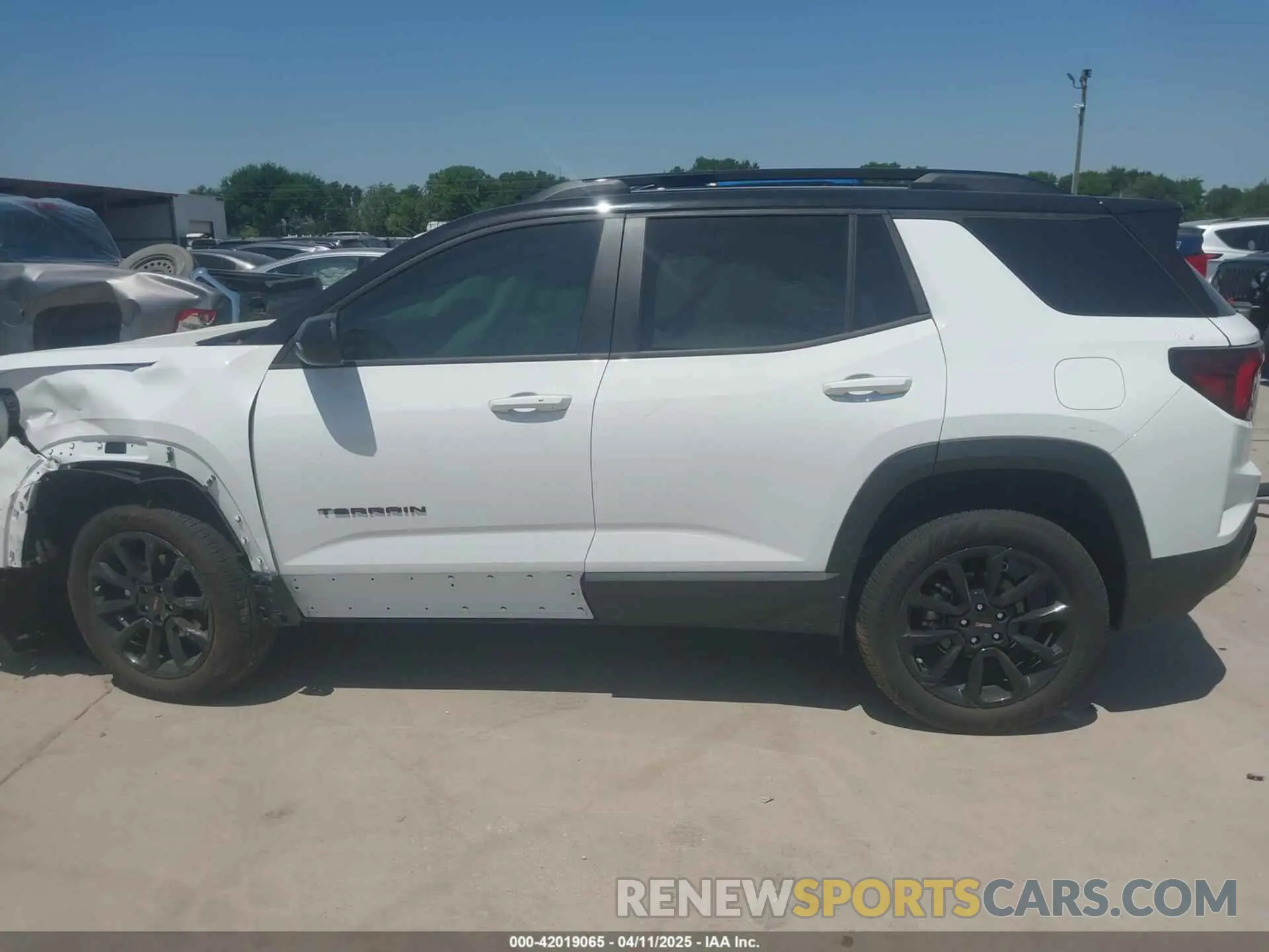 14 Photograph of a damaged car 3GKALUEGXSL218949 GMC TERRAIN 2025