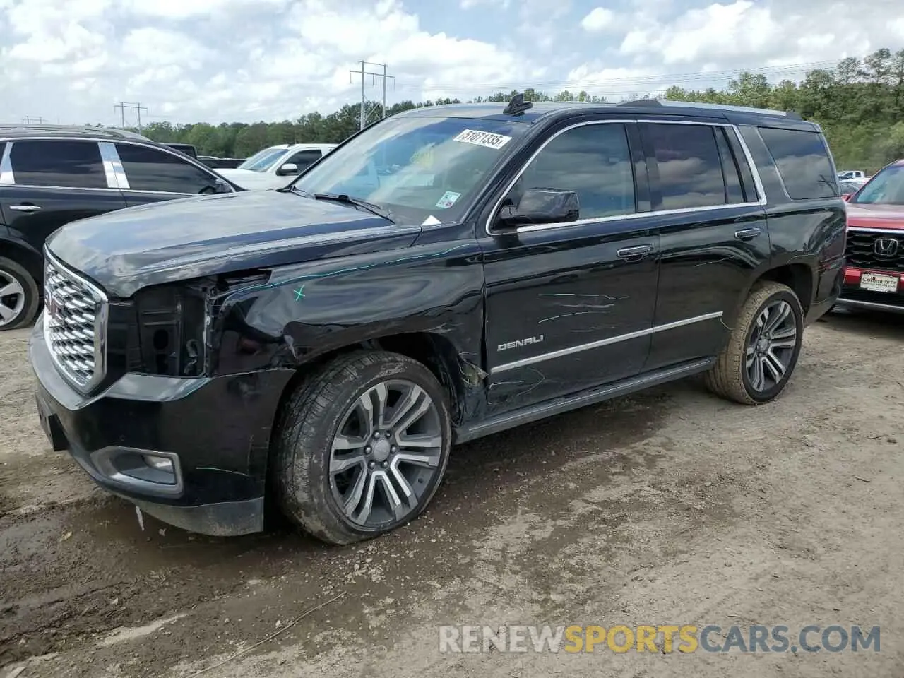 1 Photograph of a damaged car 1GKS1CKJ0KR259491 GMC YUKON 2019