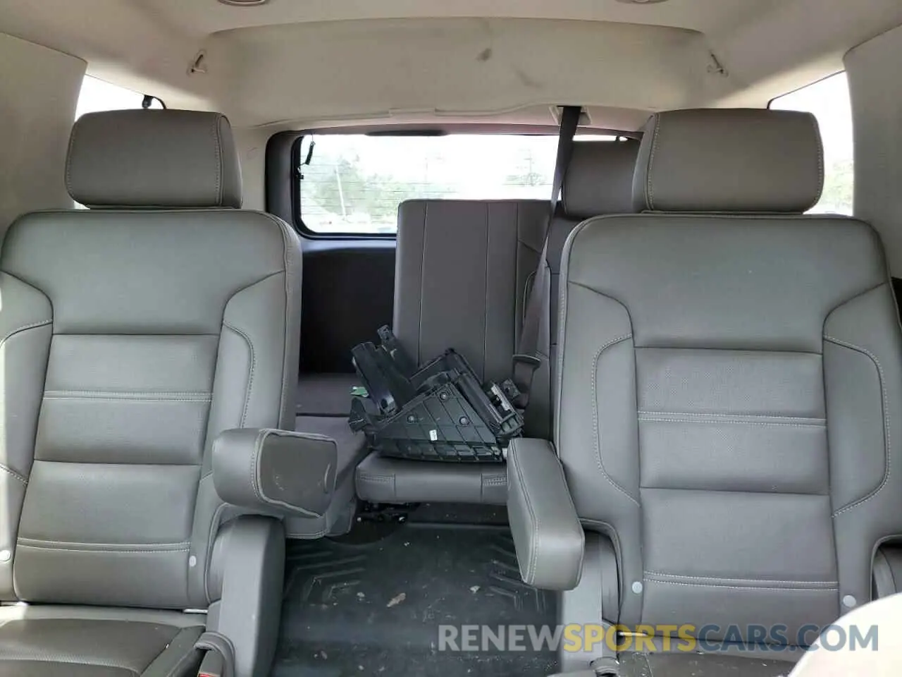 10 Photograph of a damaged car 1GKS1CKJ0KR259491 GMC YUKON 2019