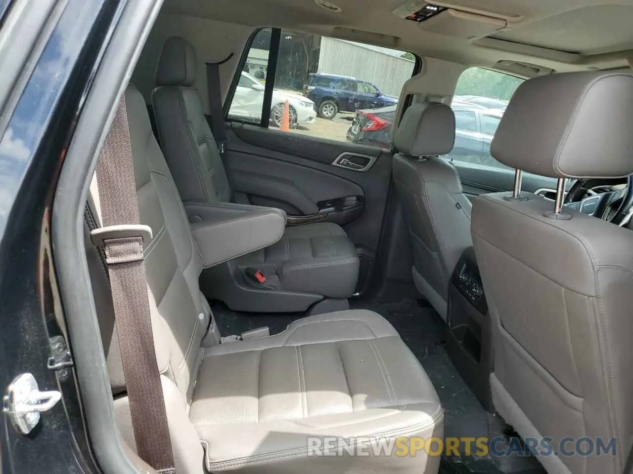 12 Photograph of a damaged car 1GKS1CKJ0KR259491 GMC YUKON 2019
