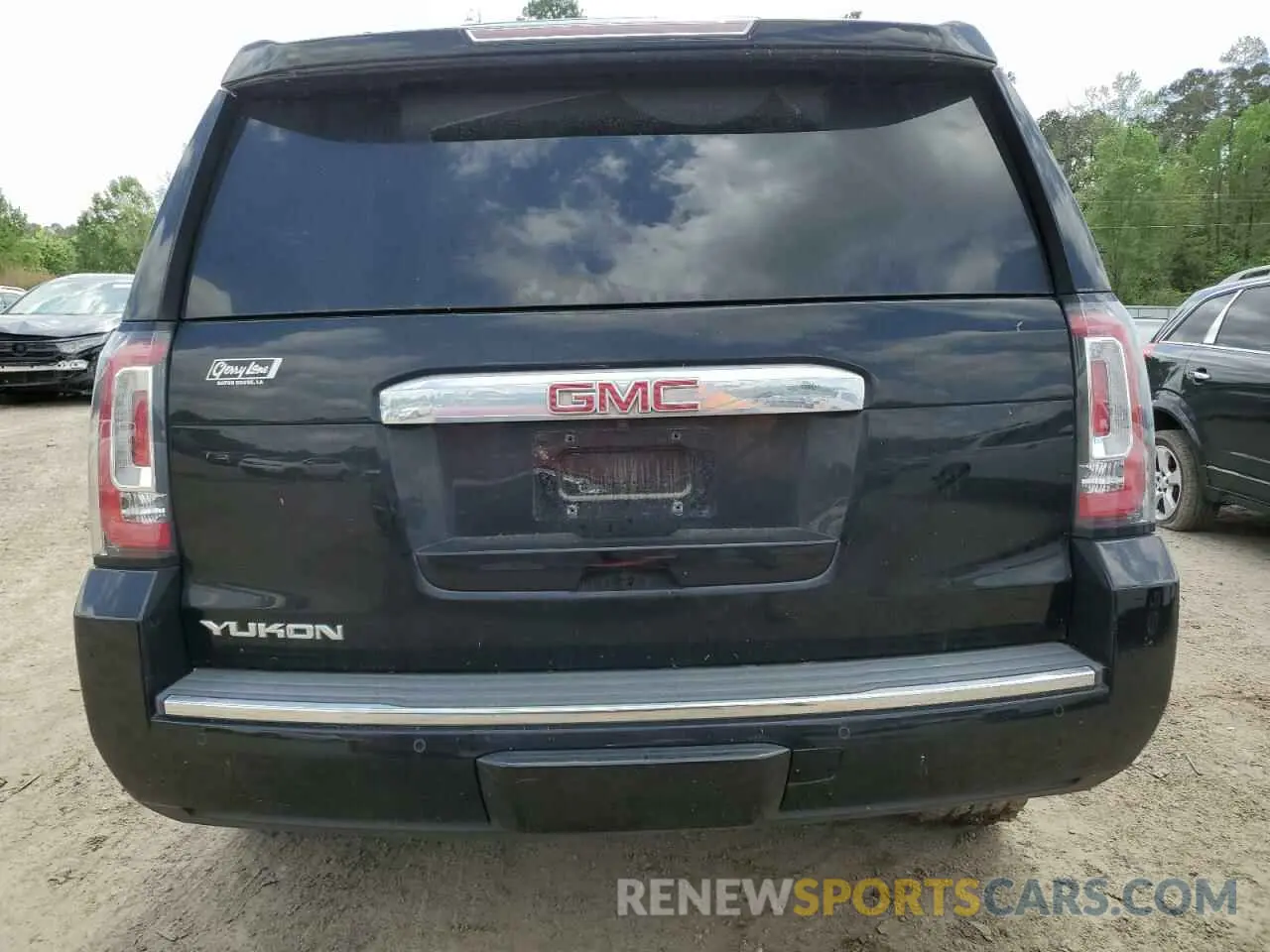 6 Photograph of a damaged car 1GKS1CKJ0KR259491 GMC YUKON 2019