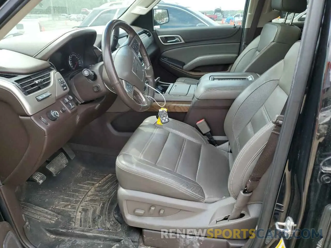7 Photograph of a damaged car 1GKS1CKJ0KR259491 GMC YUKON 2019