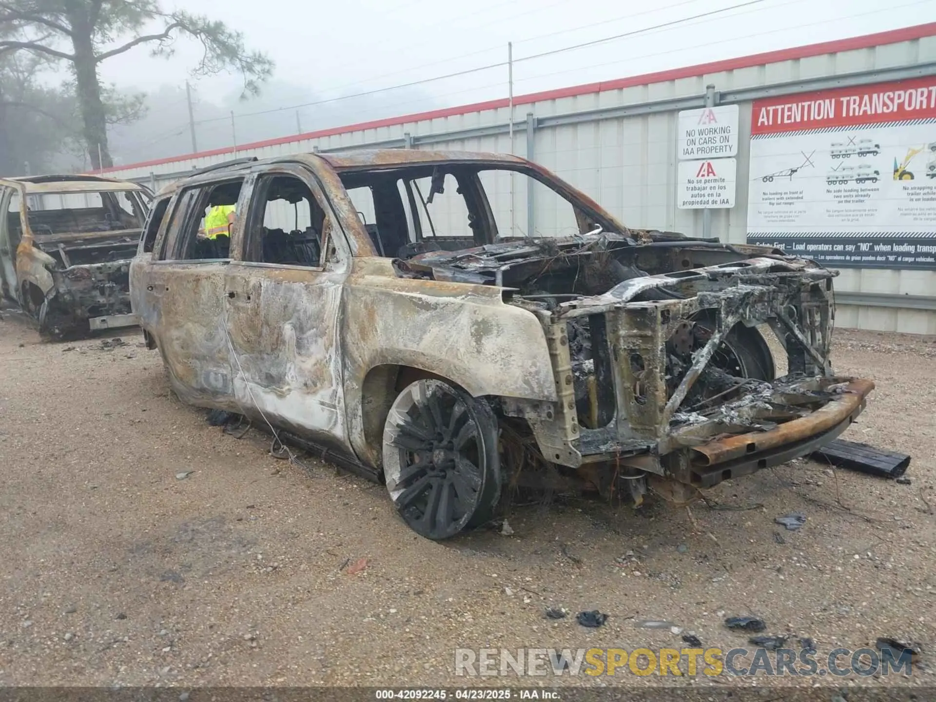 1 Фотография поврежденного автомобиля 1GKS1CKJ6KR223319 GMC YUKON 2019