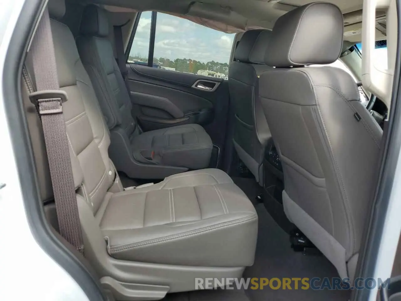 11 Photograph of a damaged car 1GKS1CKJ6KR268230 GMC YUKON 2019