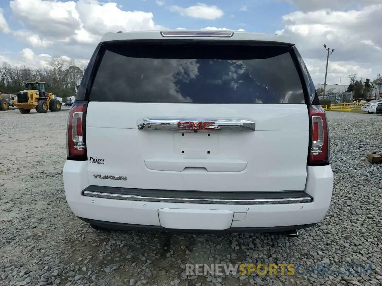 6 Photograph of a damaged car 1GKS1CKJ6KR268230 GMC YUKON 2019