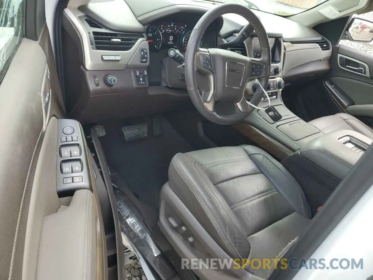 8 Photograph of a damaged car 1GKS1CKJ6KR268230 GMC YUKON 2019