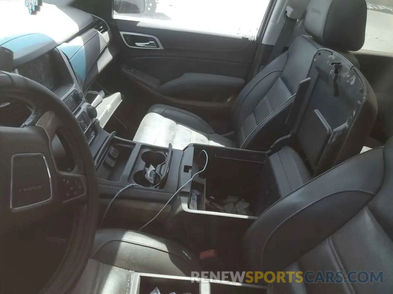 8 Photograph of a damaged car 1GKS1CKJ9KR128706 GMC YUKON 2019