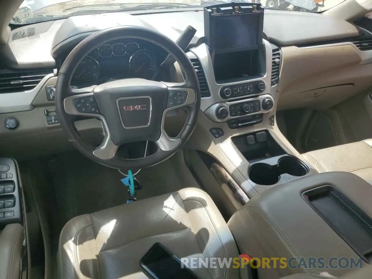 8 Photograph of a damaged car 1GKS1GKC0KR325305 GMC YUKON 2019