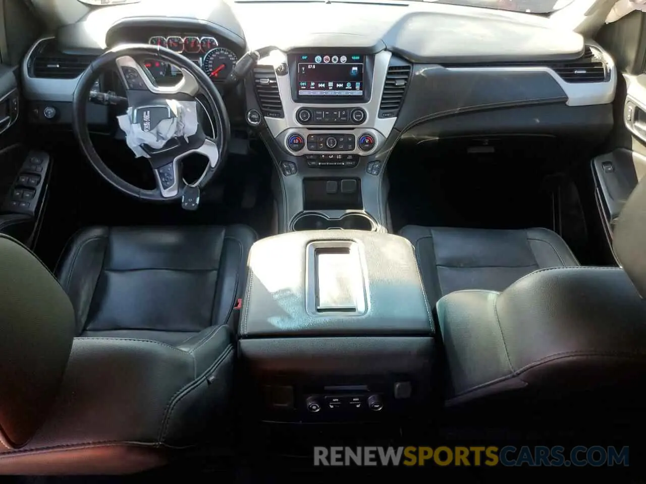 8 Photograph of a damaged car 1GKS1GKC5KR327079 GMC YUKON 2019