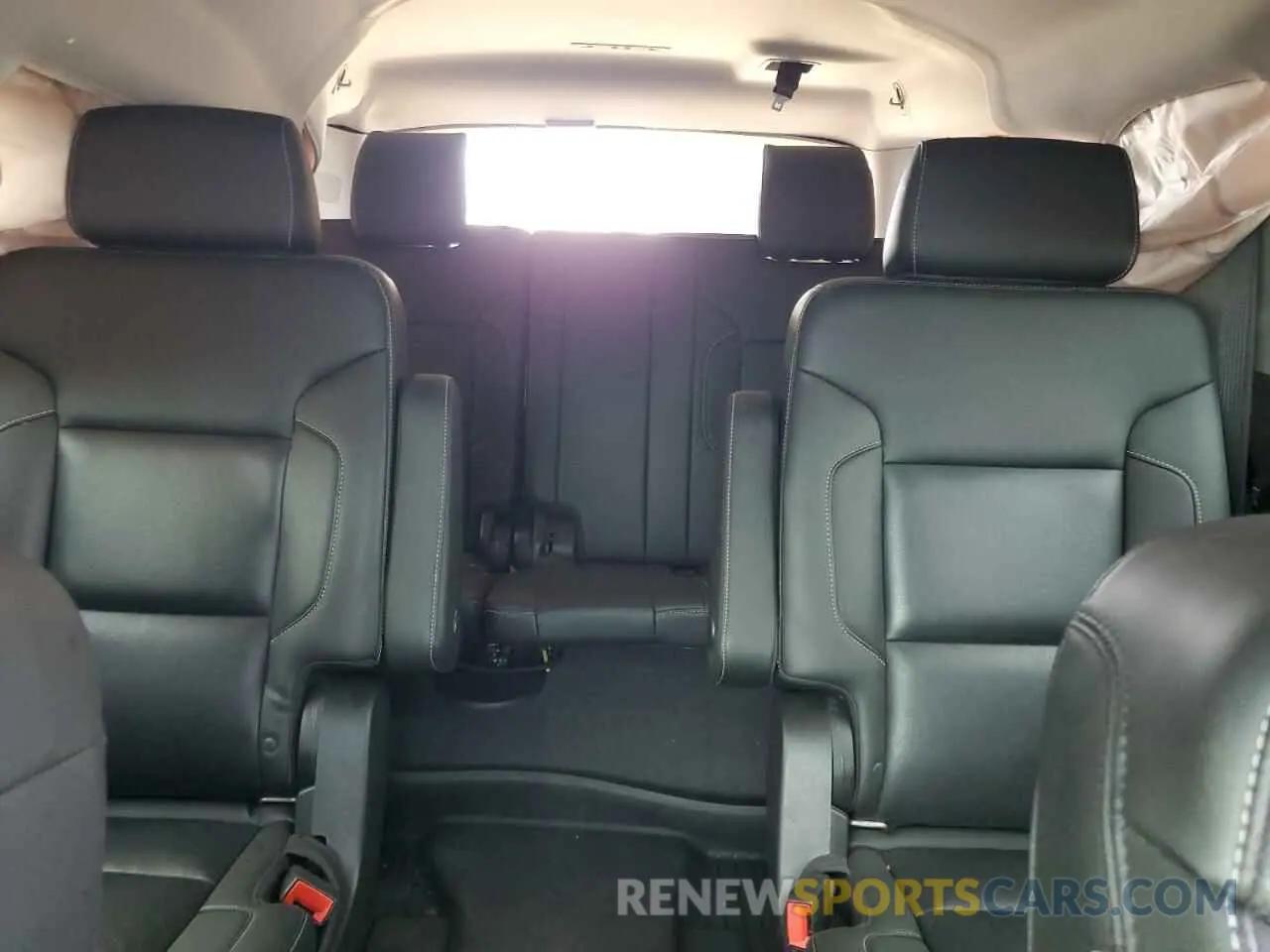 10 Photograph of a damaged car 1GKS1GKC9KR272264 GMC YUKON 2019