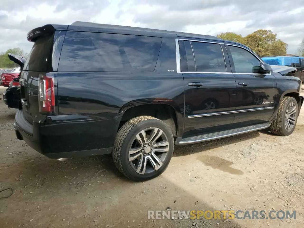 3 Photograph of a damaged car 1GKS1GKC9KR272264 GMC YUKON 2019