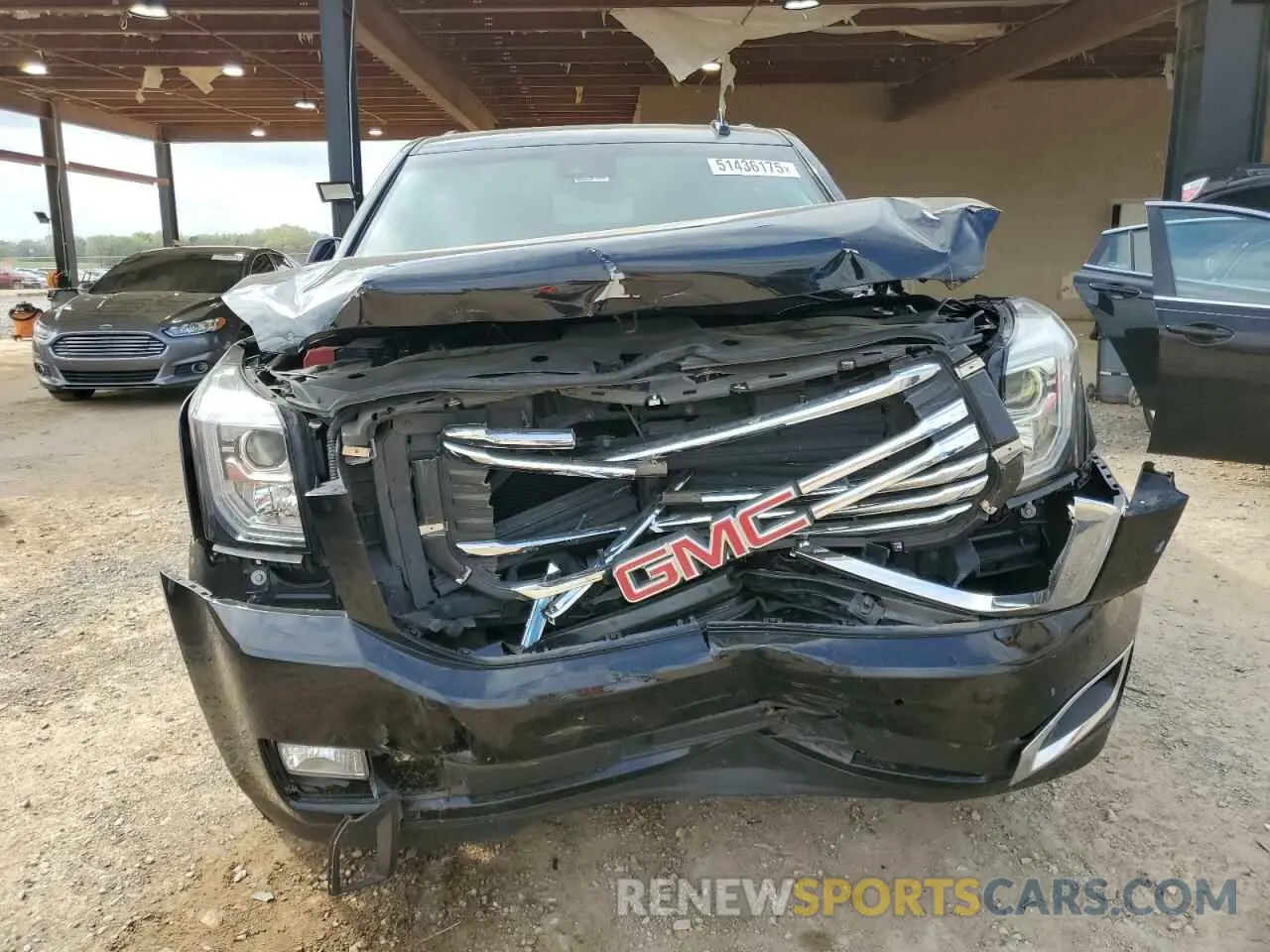 5 Photograph of a damaged car 1GKS1GKC9KR272264 GMC YUKON 2019