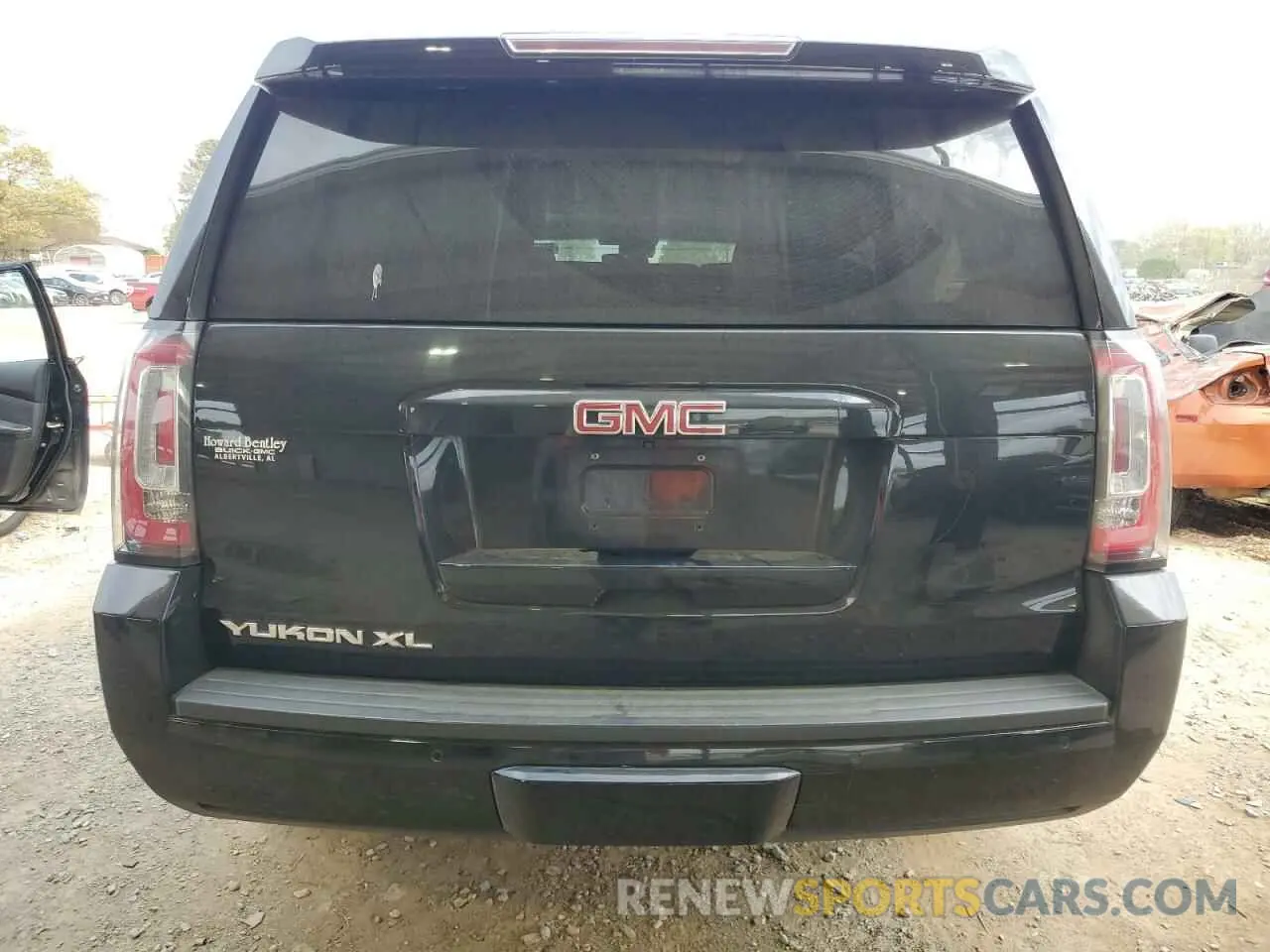 6 Photograph of a damaged car 1GKS1GKC9KR272264 GMC YUKON 2019