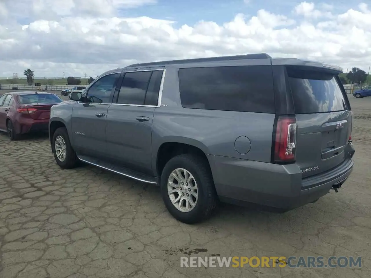 2 Photograph of a damaged car 1GKS1GKC9KR331054 GMC YUKON 2019