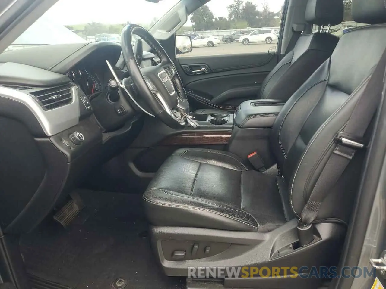 7 Photograph of a damaged car 1GKS1GKC9KR331054 GMC YUKON 2019