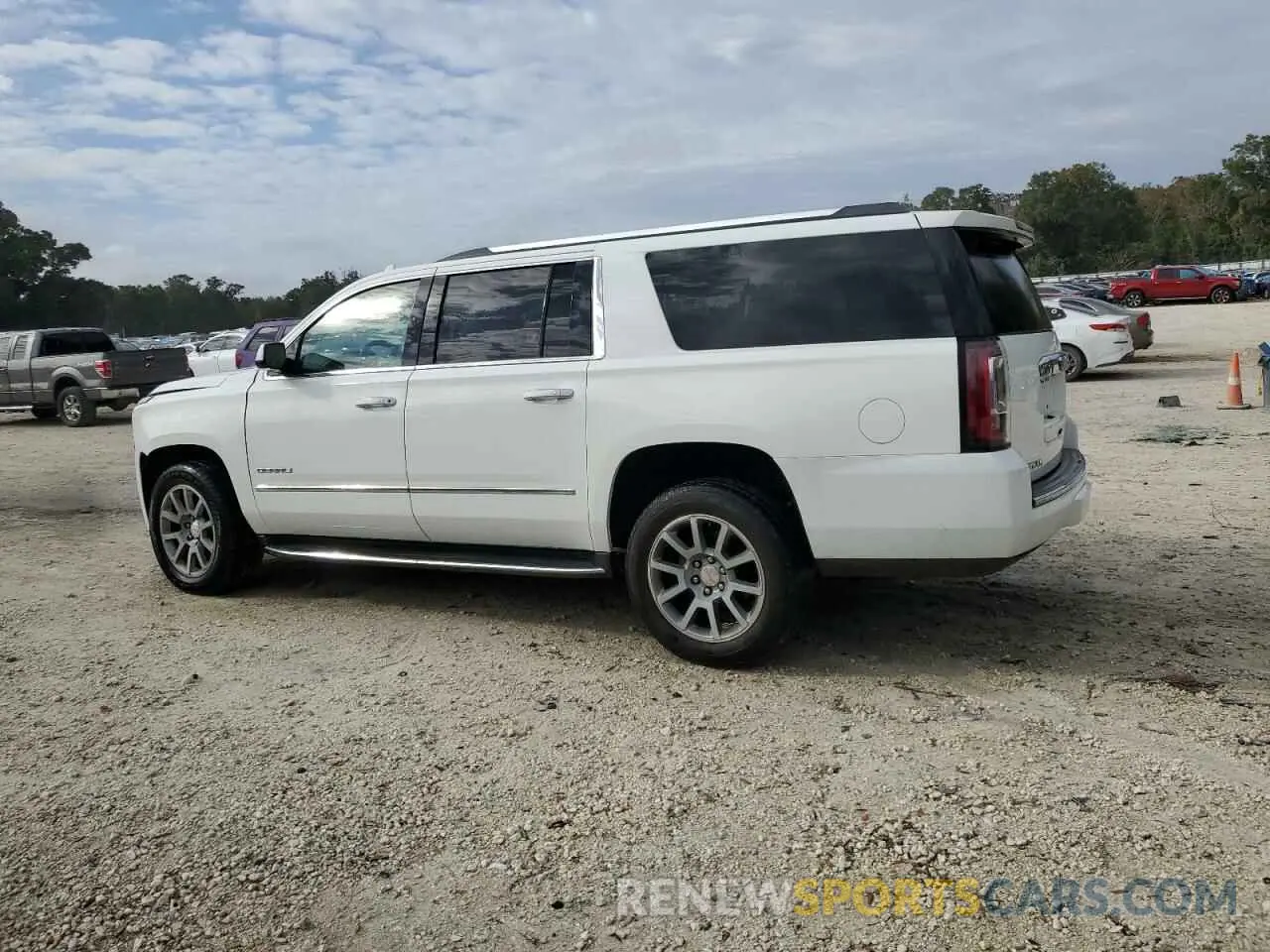 2 Photograph of a damaged car 1GKS1HKJ2KR178862 GMC YUKON 2019