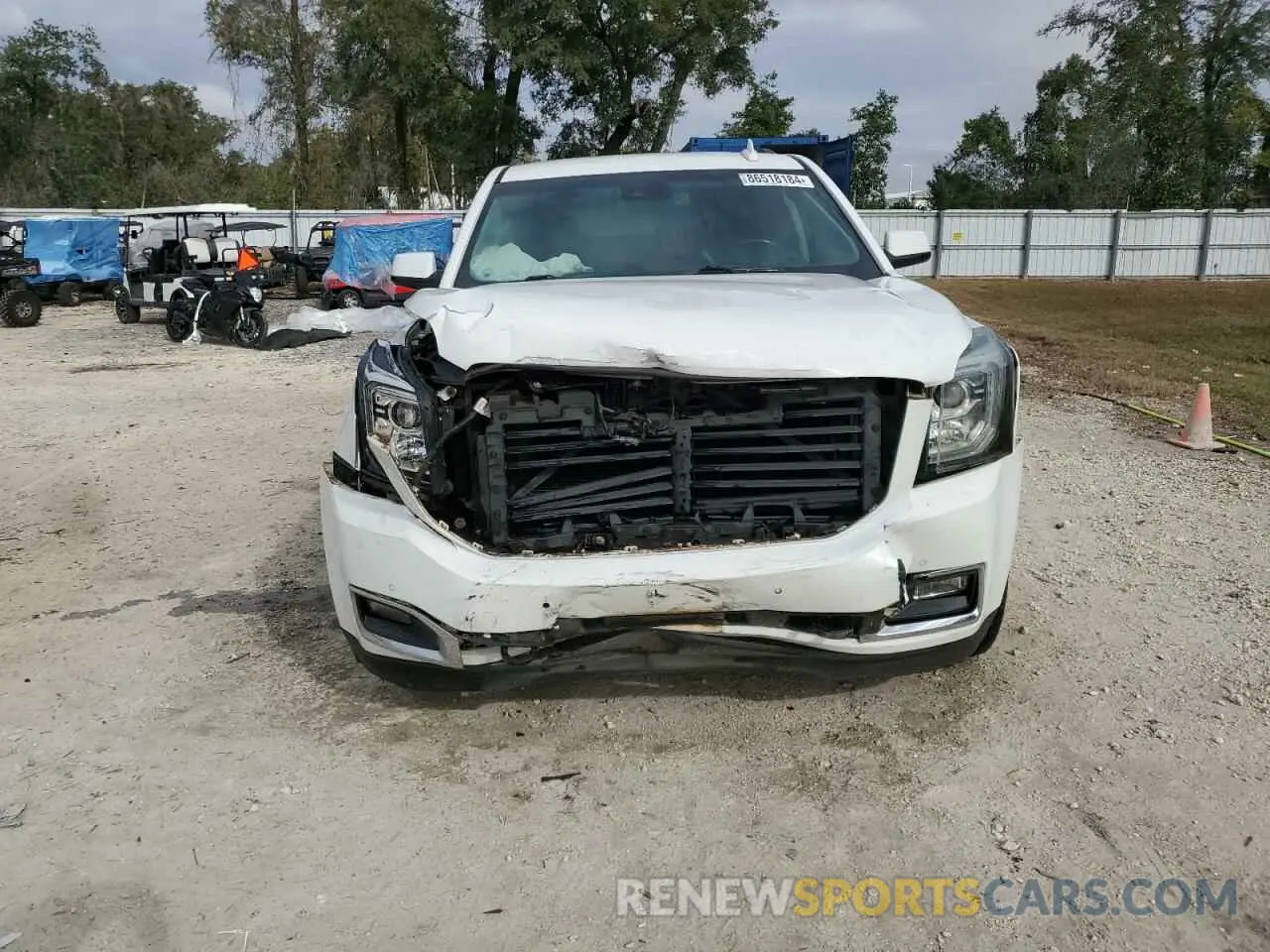 5 Photograph of a damaged car 1GKS1HKJ2KR178862 GMC YUKON 2019