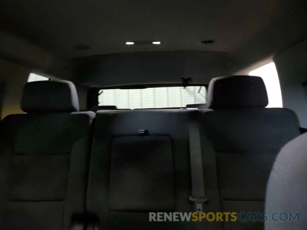 10 Photograph of a damaged car 1GKS2AKC9KR101962 GMC YUKON 2019