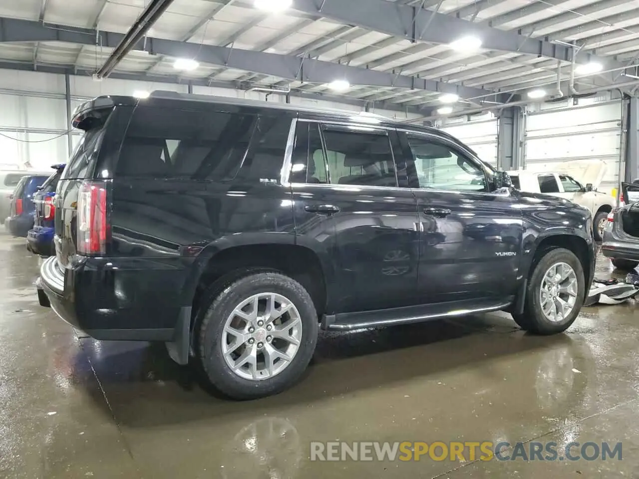 3 Photograph of a damaged car 1GKS2AKC9KR101962 GMC YUKON 2019