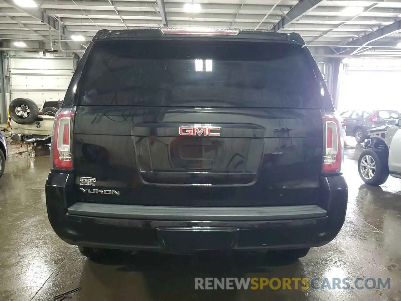 6 Photograph of a damaged car 1GKS2AKC9KR101962 GMC YUKON 2019