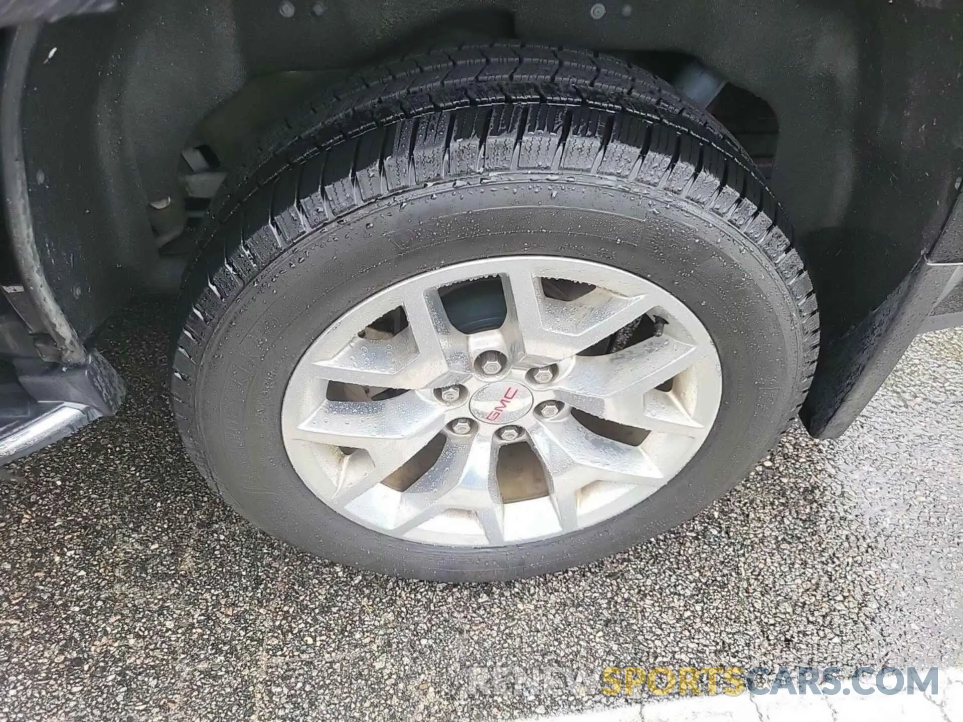 20 Photograph of a damaged car 1GKS2BKC0KR281127 GMC YUKON 2019
