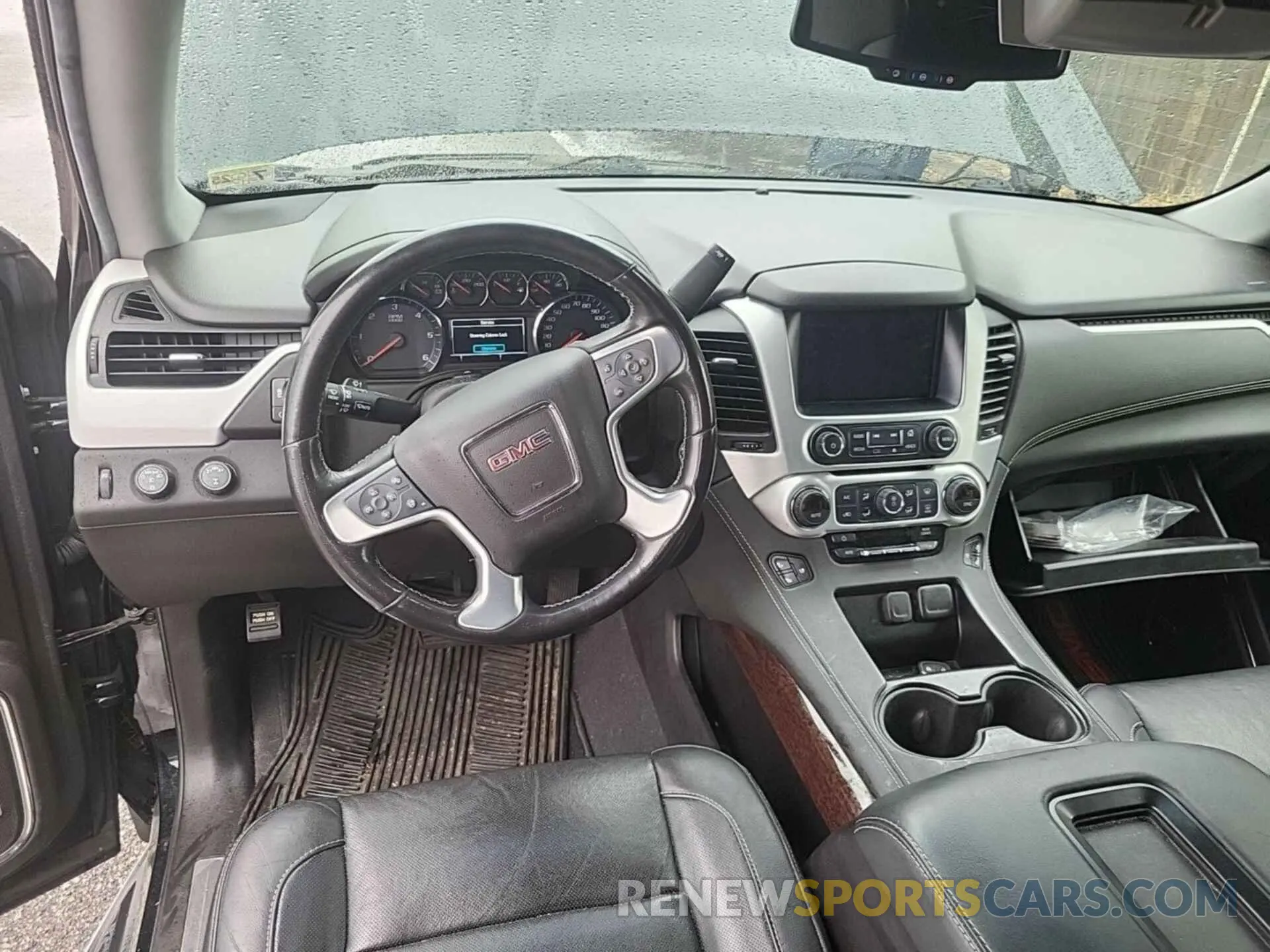 24 Photograph of a damaged car 1GKS2BKC0KR281127 GMC YUKON 2019