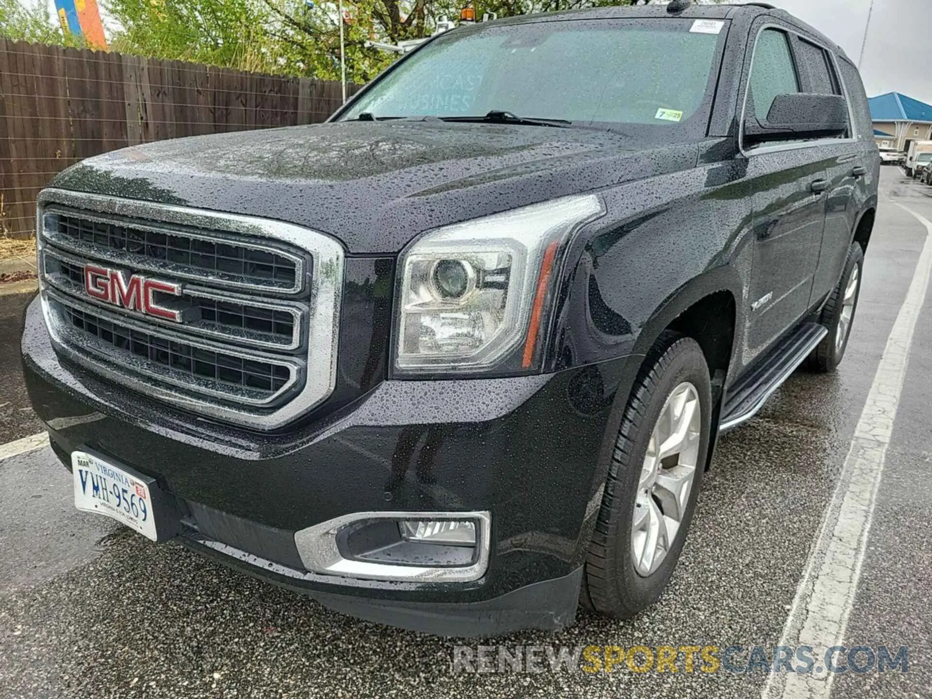 28 Photograph of a damaged car 1GKS2BKC0KR281127 GMC YUKON 2019