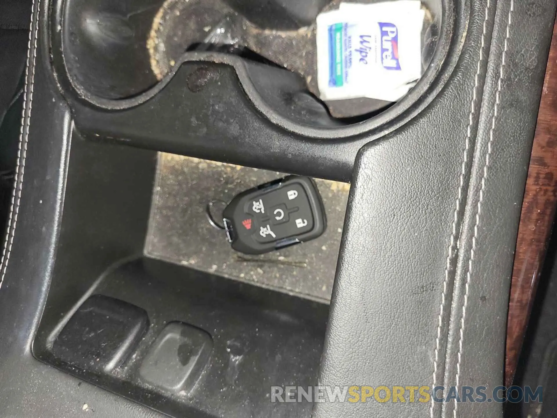 31 Photograph of a damaged car 1GKS2BKC0KR281127 GMC YUKON 2019