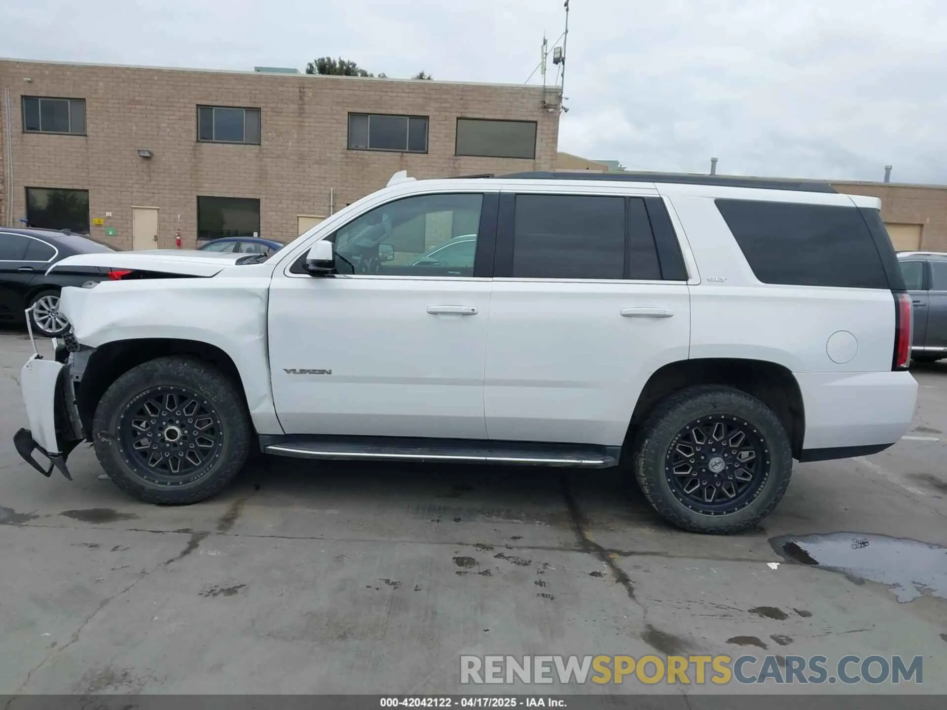 15 Photograph of a damaged car 1GKS2BKC3KR160060 GMC YUKON 2019