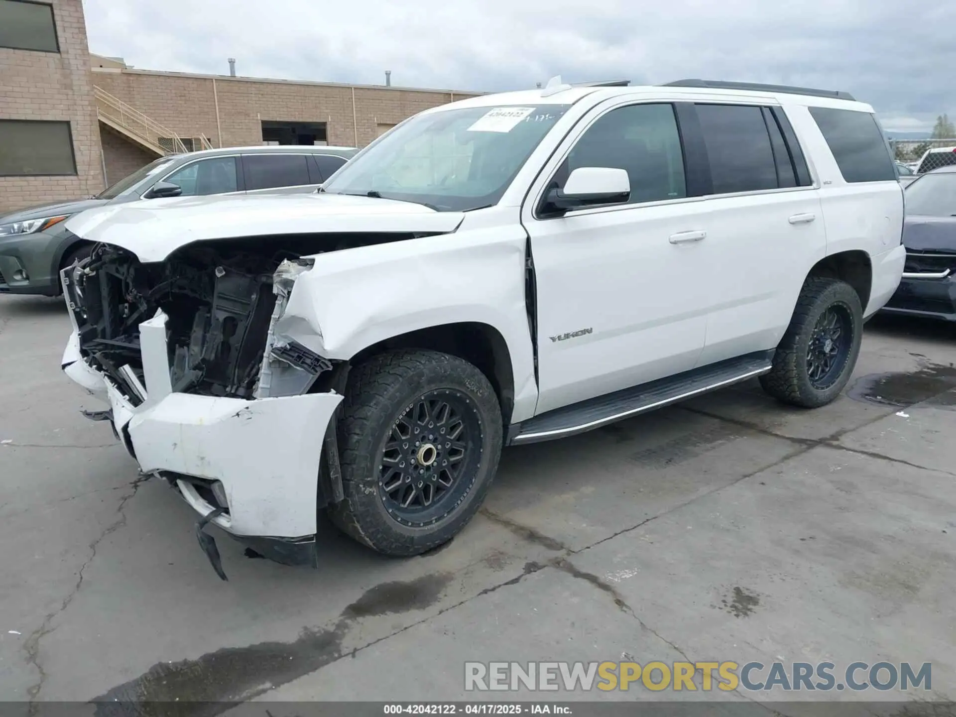 2 Photograph of a damaged car 1GKS2BKC3KR160060 GMC YUKON 2019