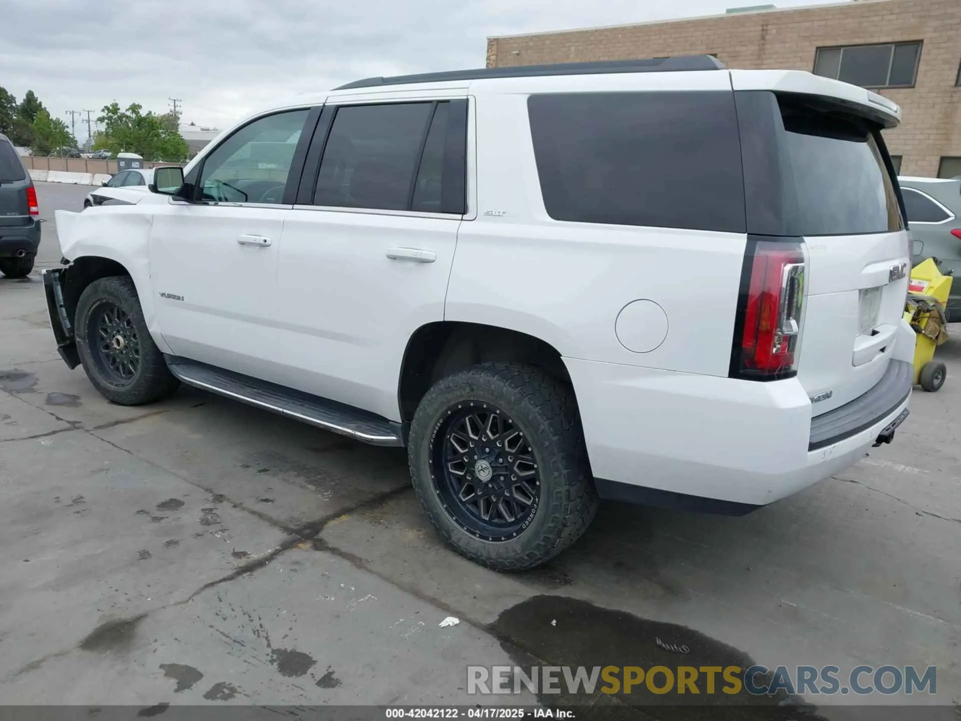 3 Photograph of a damaged car 1GKS2BKC3KR160060 GMC YUKON 2019