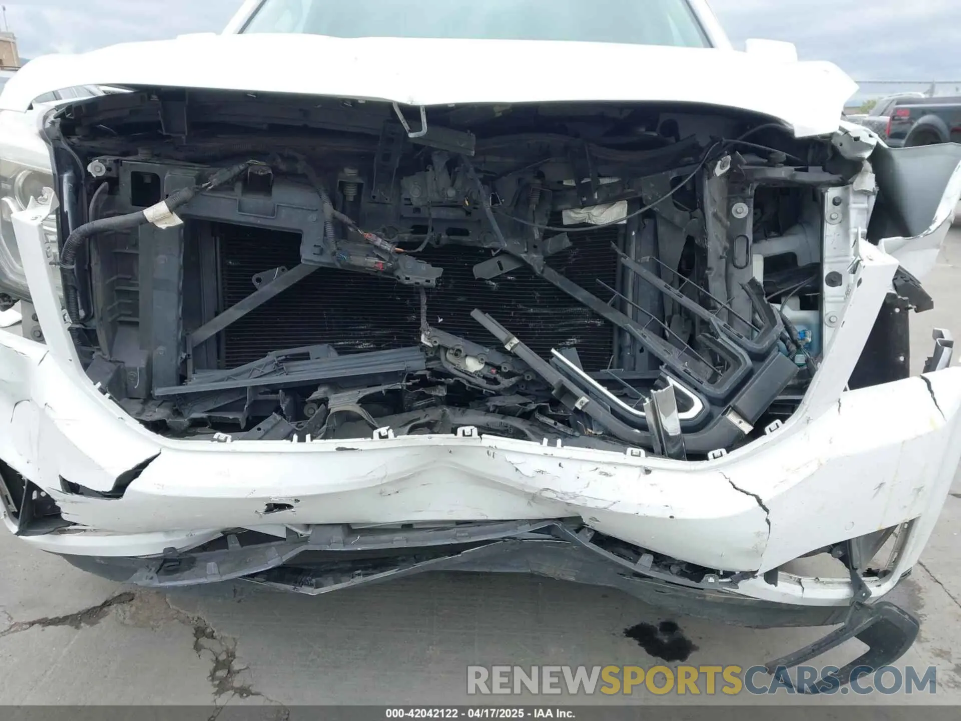 6 Photograph of a damaged car 1GKS2BKC3KR160060 GMC YUKON 2019