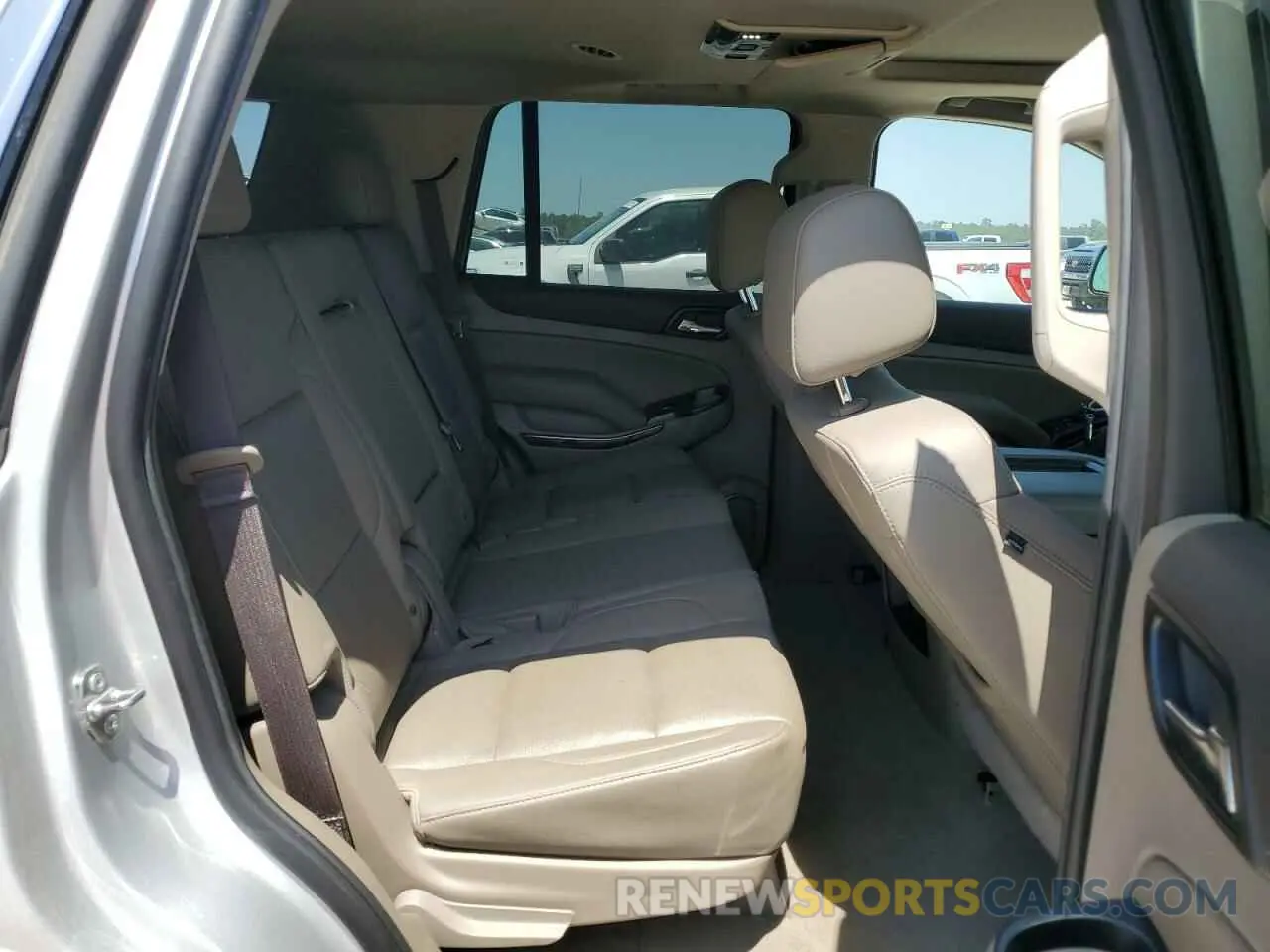 11 Photograph of a damaged car 1GKS2BKC3KR231127 GMC YUKON 2019