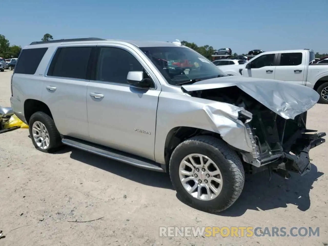 4 Photograph of a damaged car 1GKS2BKC3KR231127 GMC YUKON 2019