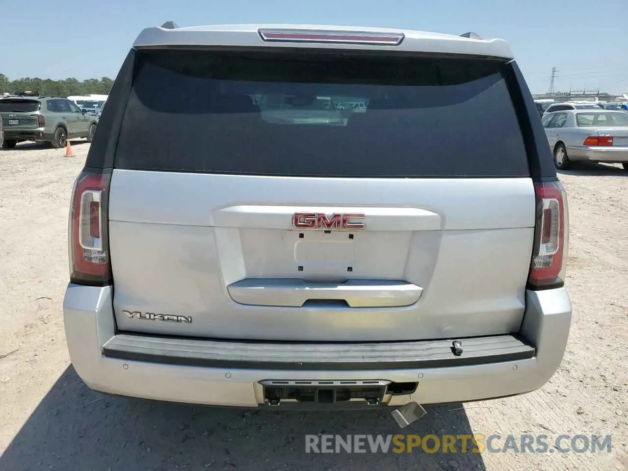 6 Photograph of a damaged car 1GKS2BKC3KR231127 GMC YUKON 2019