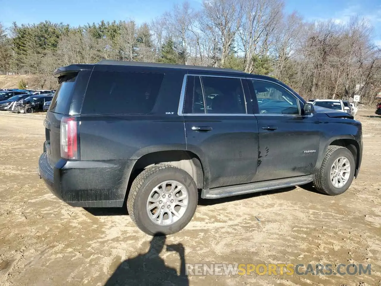 3 Photograph of a damaged car 1GKS2BKC5KR117288 GMC YUKON 2019