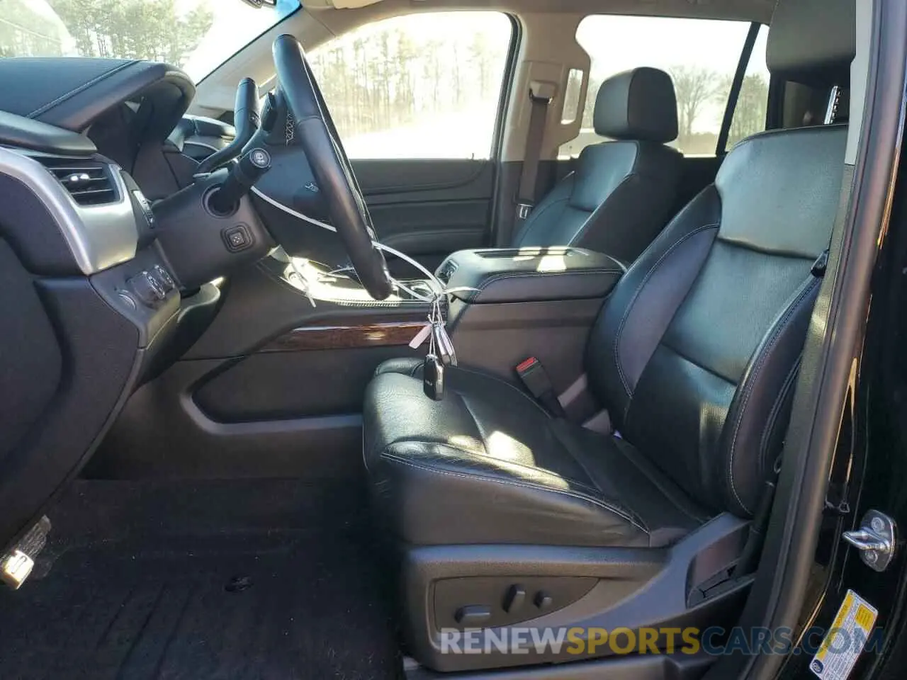7 Photograph of a damaged car 1GKS2BKC5KR117288 GMC YUKON 2019
