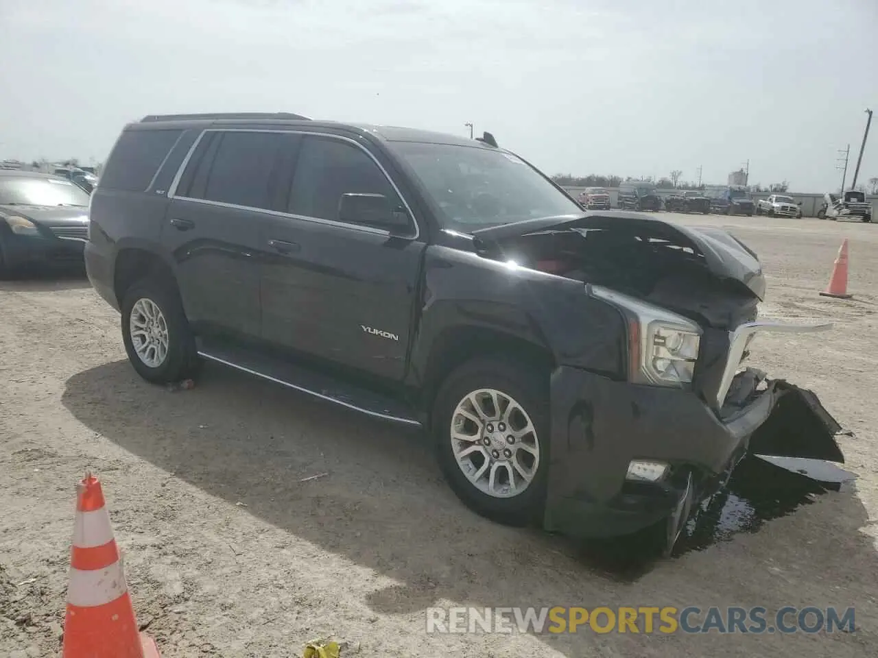 4 Фотография поврежденного автомобиля 1GKS2BKC5KR166412 GMC YUKON 2019