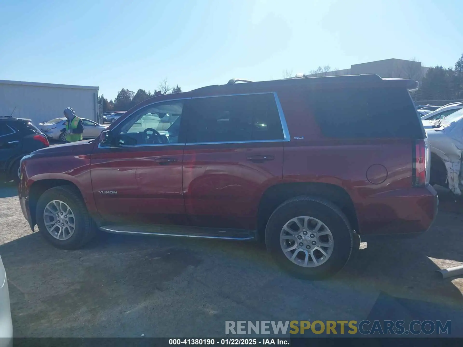 15 Photograph of a damaged car 1GKS2BKC8KR158630 GMC YUKON 2019