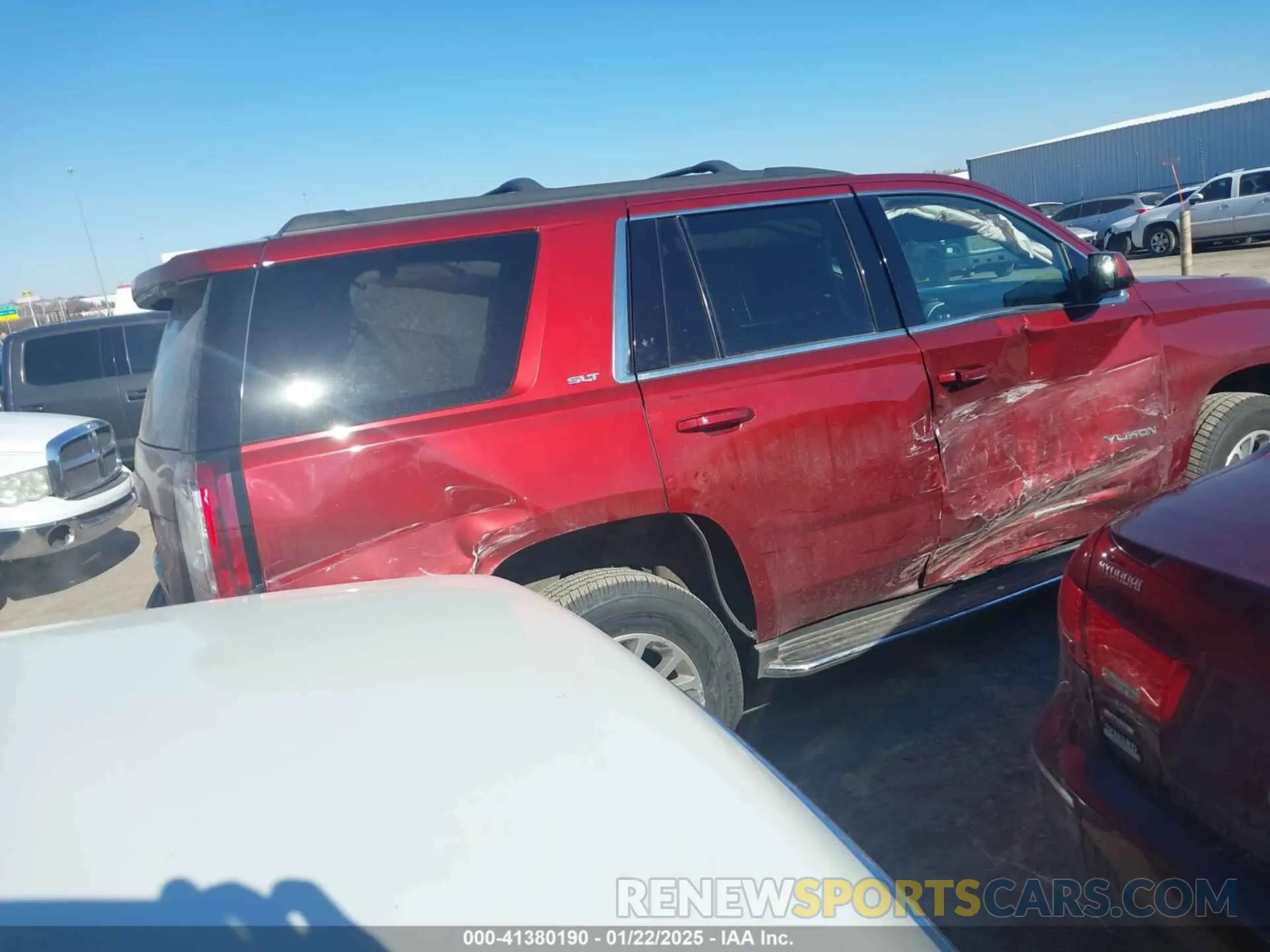 4 Photograph of a damaged car 1GKS2BKC8KR158630 GMC YUKON 2019