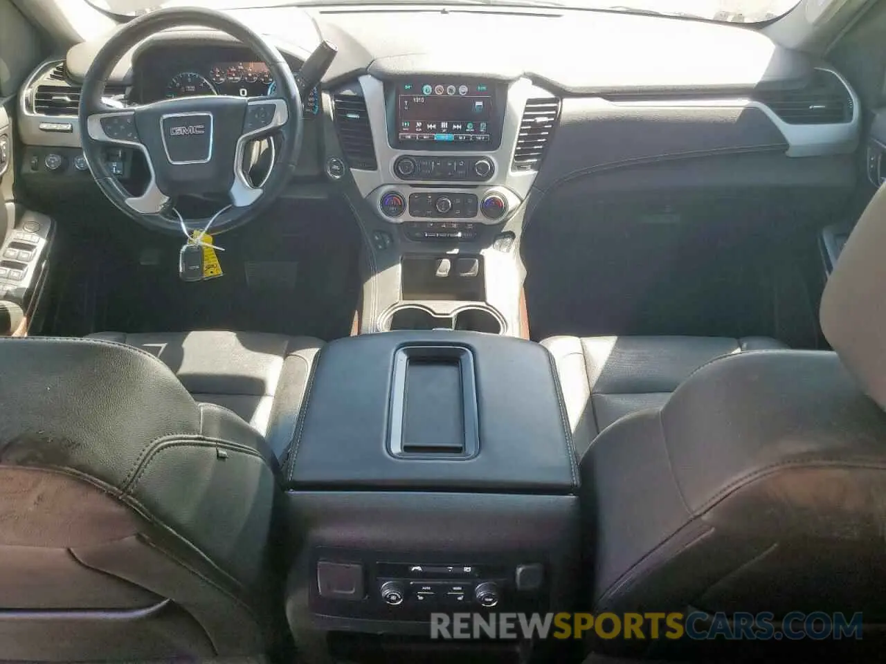 8 Photograph of a damaged car 1GKS2BKJ3KR199763 GMC YUKON 2019