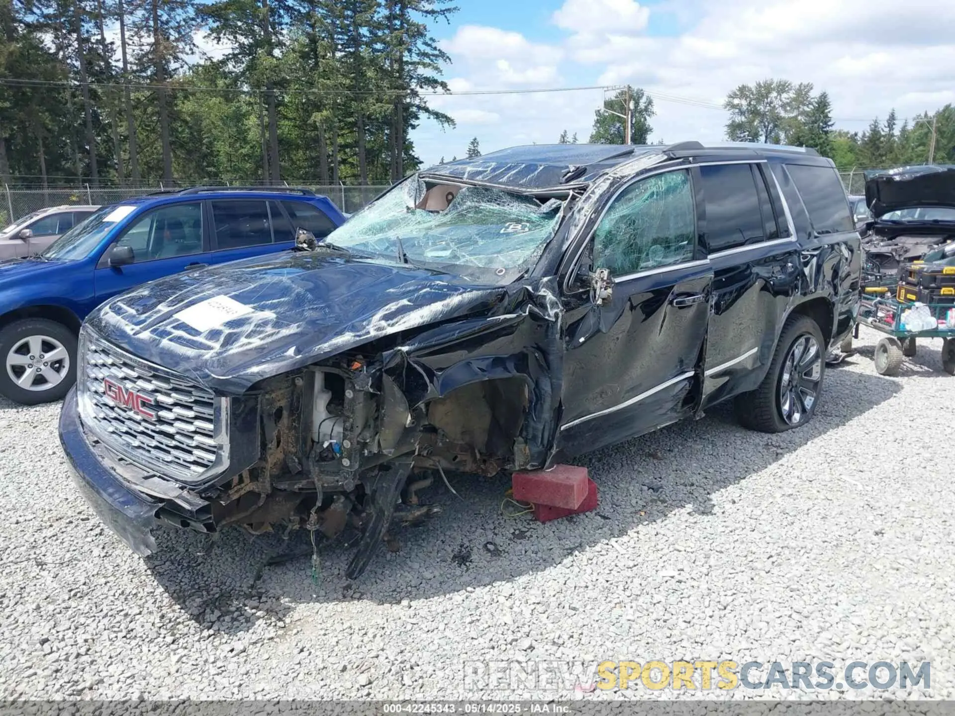 2 Photograph of a damaged car 1GKS2CKJ7KR186911 GMC YUKON 2019