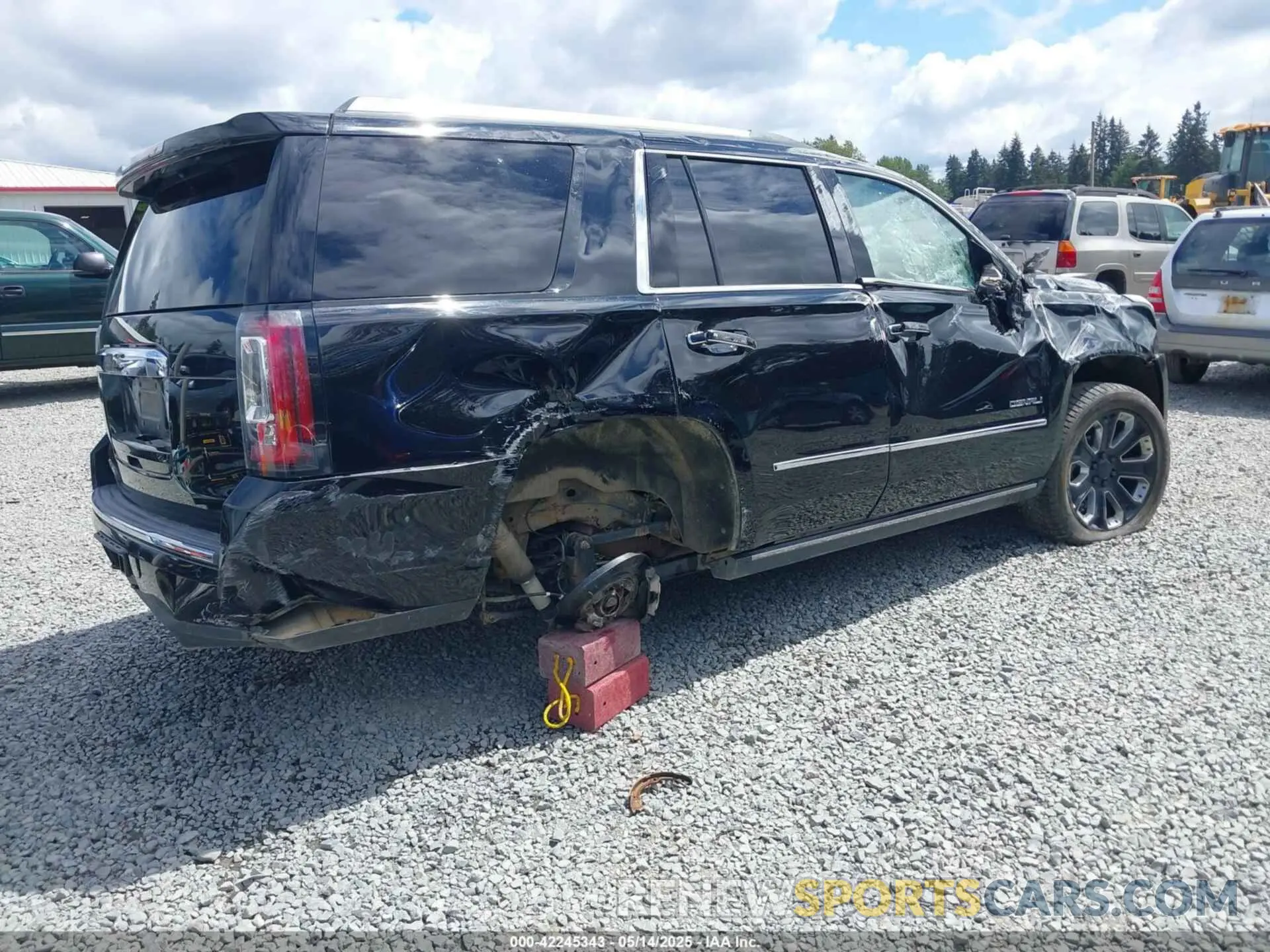4 Photograph of a damaged car 1GKS2CKJ7KR186911 GMC YUKON 2019