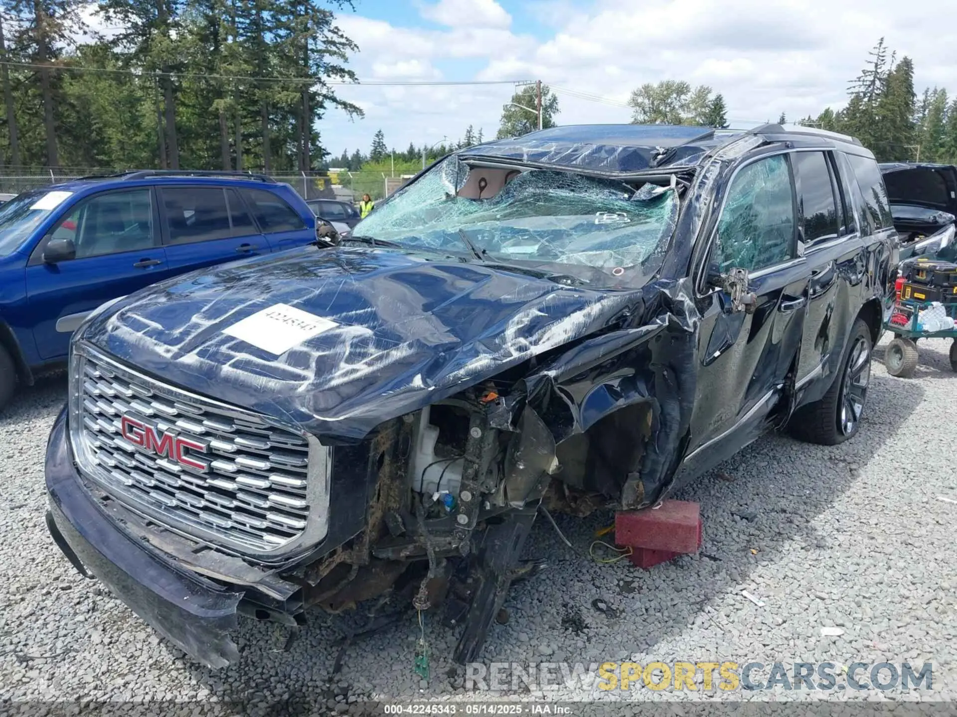 6 Photograph of a damaged car 1GKS2CKJ7KR186911 GMC YUKON 2019