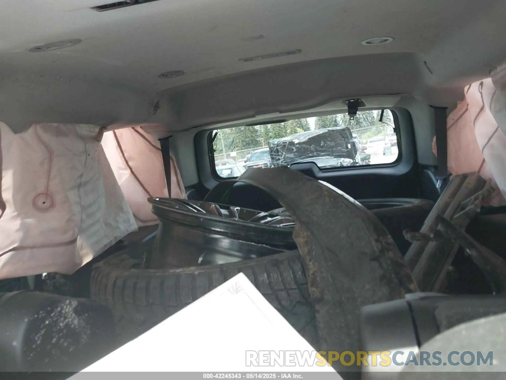 8 Photograph of a damaged car 1GKS2CKJ7KR186911 GMC YUKON 2019