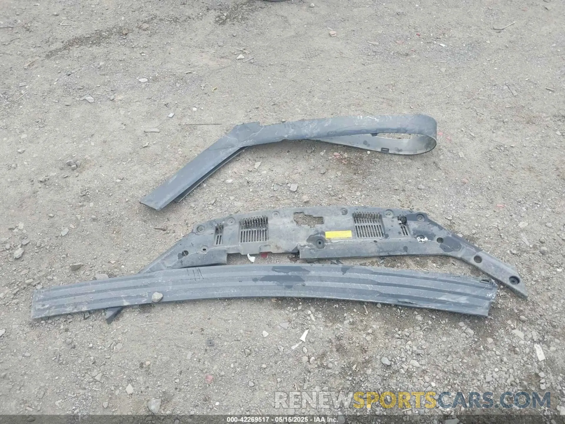 12 Photograph of a damaged car 1GKS2CKJ8KR355981 GMC YUKON 2019