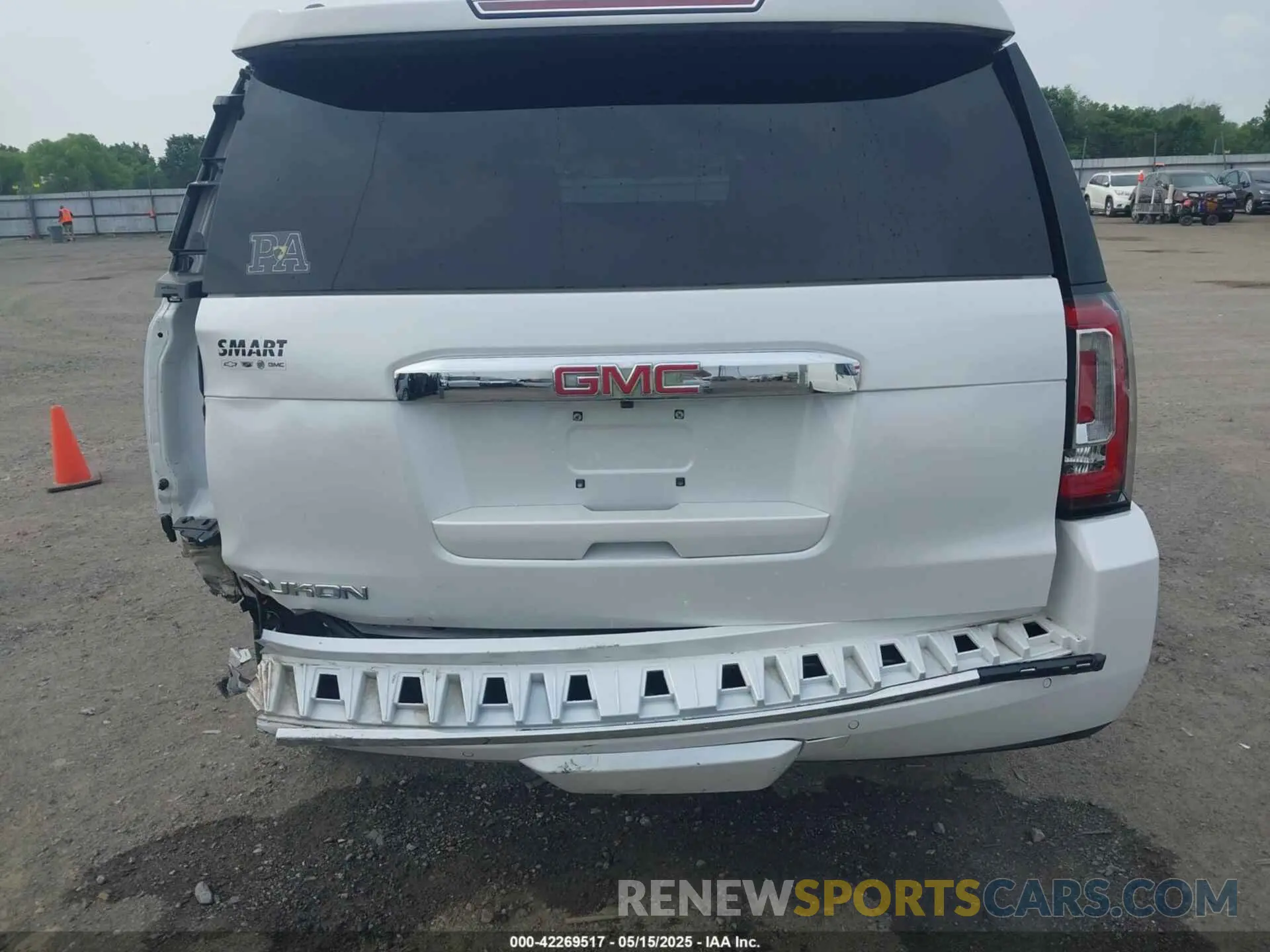 19 Photograph of a damaged car 1GKS2CKJ8KR355981 GMC YUKON 2019